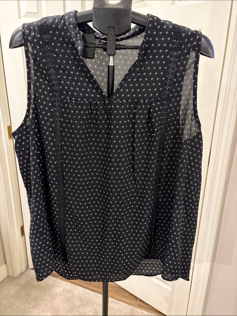 torrid (0) L Black Sleeveless V-Neck Geo Print Camisole